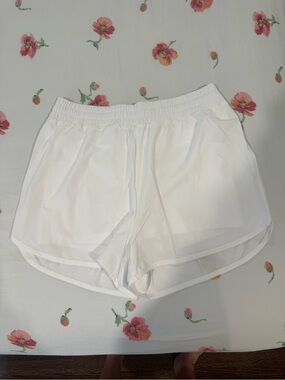 Beyond Yoga White Athletic Shorts with Elastic Waist